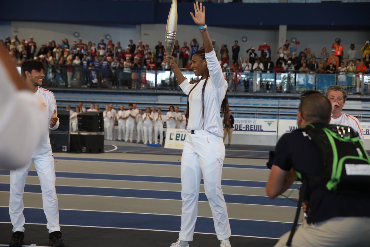 Val-de-Reuil tweet media