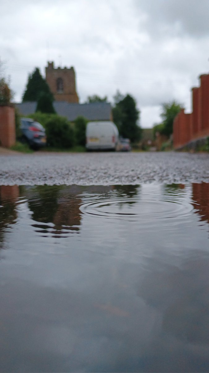 Gm world, from a drizzly village in England 

📸💧