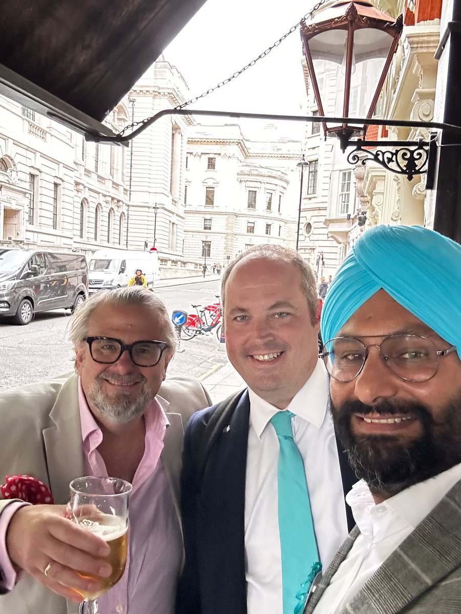 TonyLiberator's tweet image. Great to be at yesterday’s @reformparty_uk press conference with our fantastic four MPs, whilst the fifth was busily winning his seat at a recount. A few celebratory drinks were had afterwards!