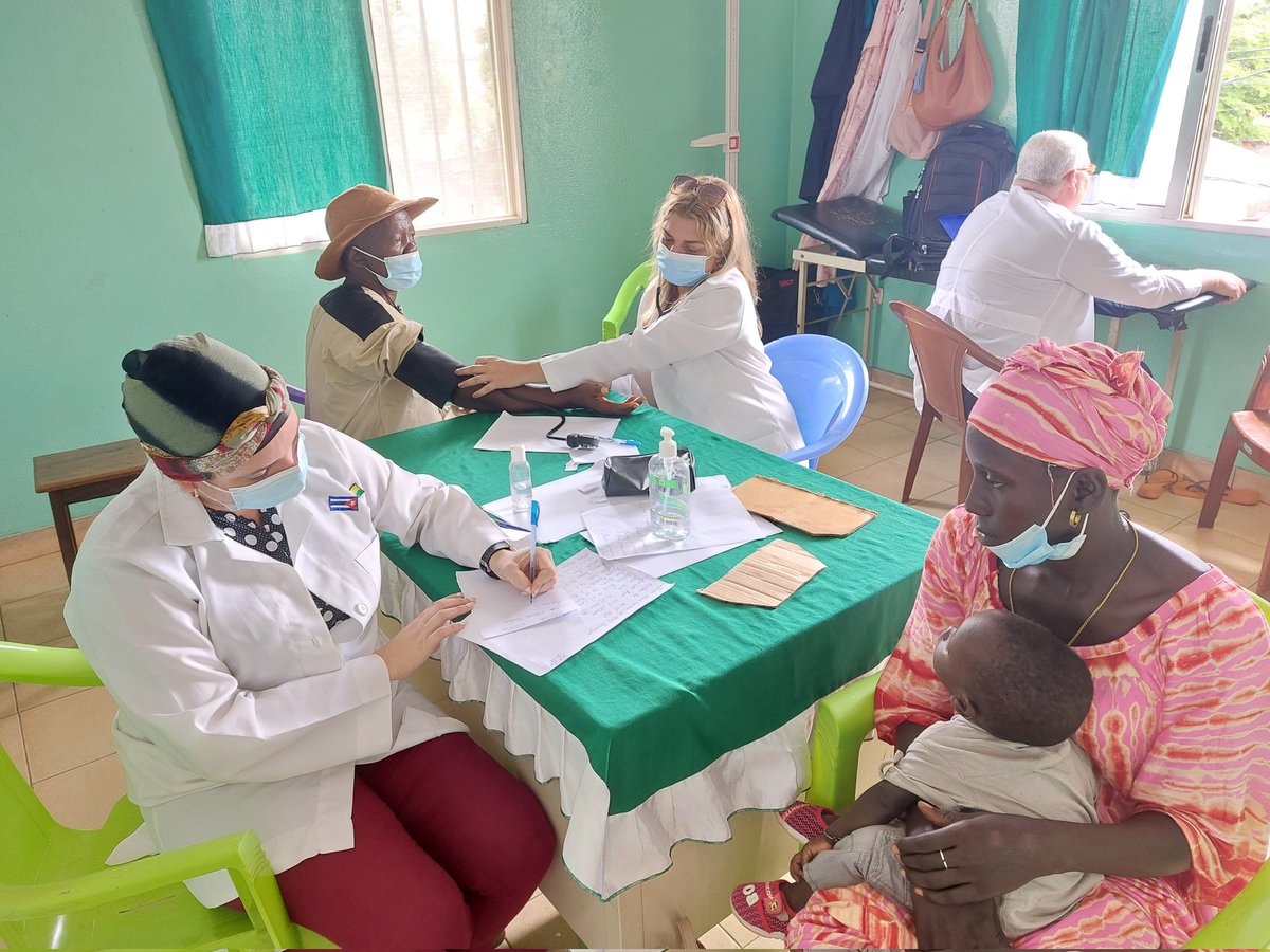 Realizando Jornada de Salud en el puesto de Salud del Barrio Militar.
#BMCGuineaBissau