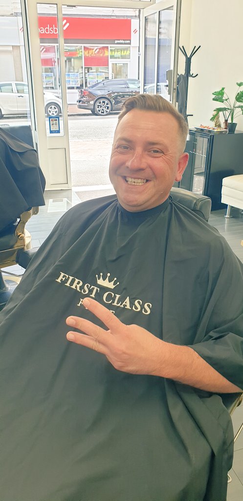 vitalie_sol's tweet photo. On my way to @hackerhouses π¬π§ β
Quick stop at #FirstClassfade https://t.co/D9KpXRy3JG