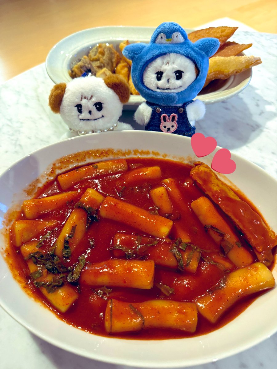 genie212203's tweet photo. 가끔가던 떡볶이 맛집이였는데
규현 나혼산 방영 직후라 사람들로 인산인해..
이것이 규현 효과😳🤭
방송 효과..

사장님의 행복한 미소가 끊이질 않으시던..
바로 옆집 오뎅 맛집이니 가실분들은 함께 드셔보세요..😊
당분간은 가게에서 먹기 힘들거란 생각이…🥹

#규현 #KYUHYUN 
#キュヒョン #圭贤 https://t.co/WDkWhUuTA0