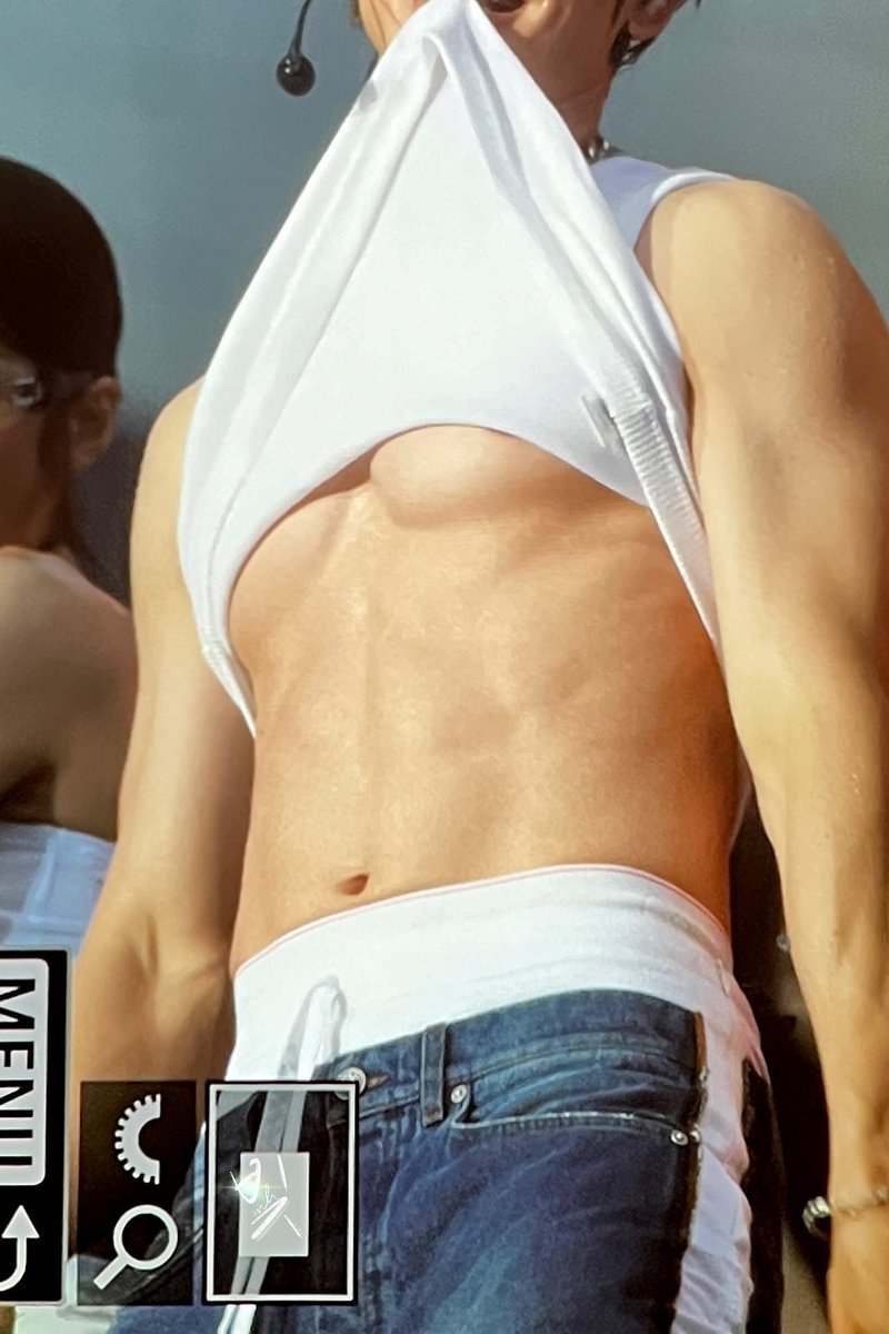 pansymoons's tweet photo. someone get him a bra ASAP https://t.co/jCJrC8HTWn