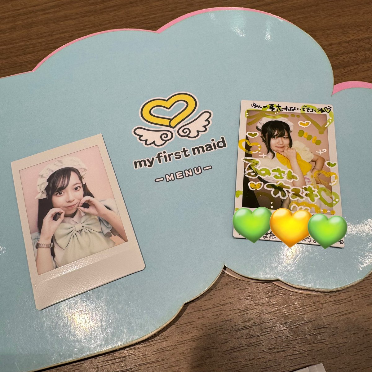 大好きな唯一の後輩ゆんちゃんとプレゼント用のチェキのまめこさん🥺💚
まめこさんまだ貰ったばっかりで、ちょっと薄いのごめんなさい🥲💧