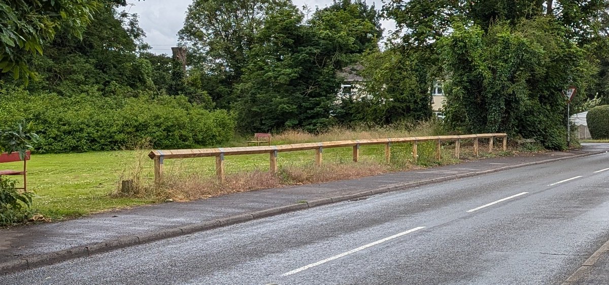 #FoE
#Essington

Fence work on High Hill is now complete.
Great effort as usual this morning.
Paths up to and beyond fence work is now clear as well. 
Come rain or shine FoE and associates working hard together 🪓🚧😀