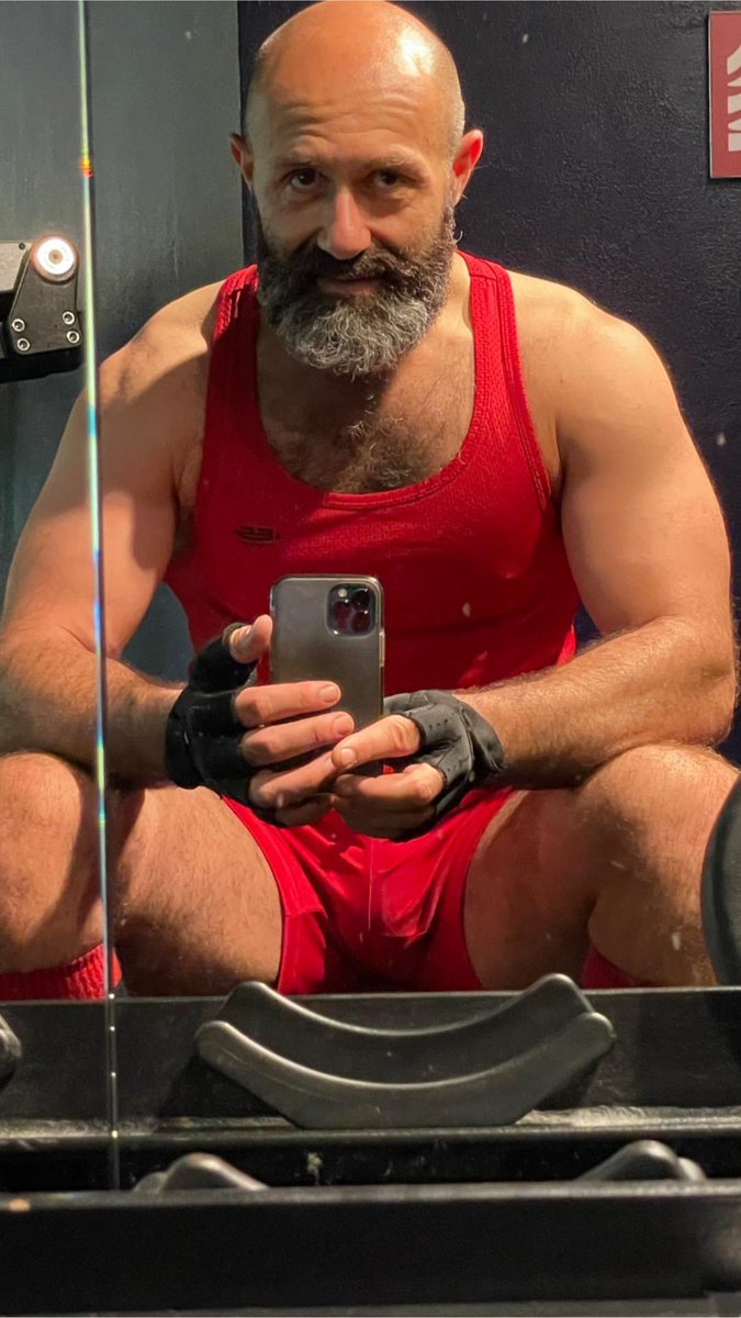 Bootsbeardmike1's tweet photo. Happy week end… #gymmotivation… #redpassion… https://t.co/jyI2cHTM5A
