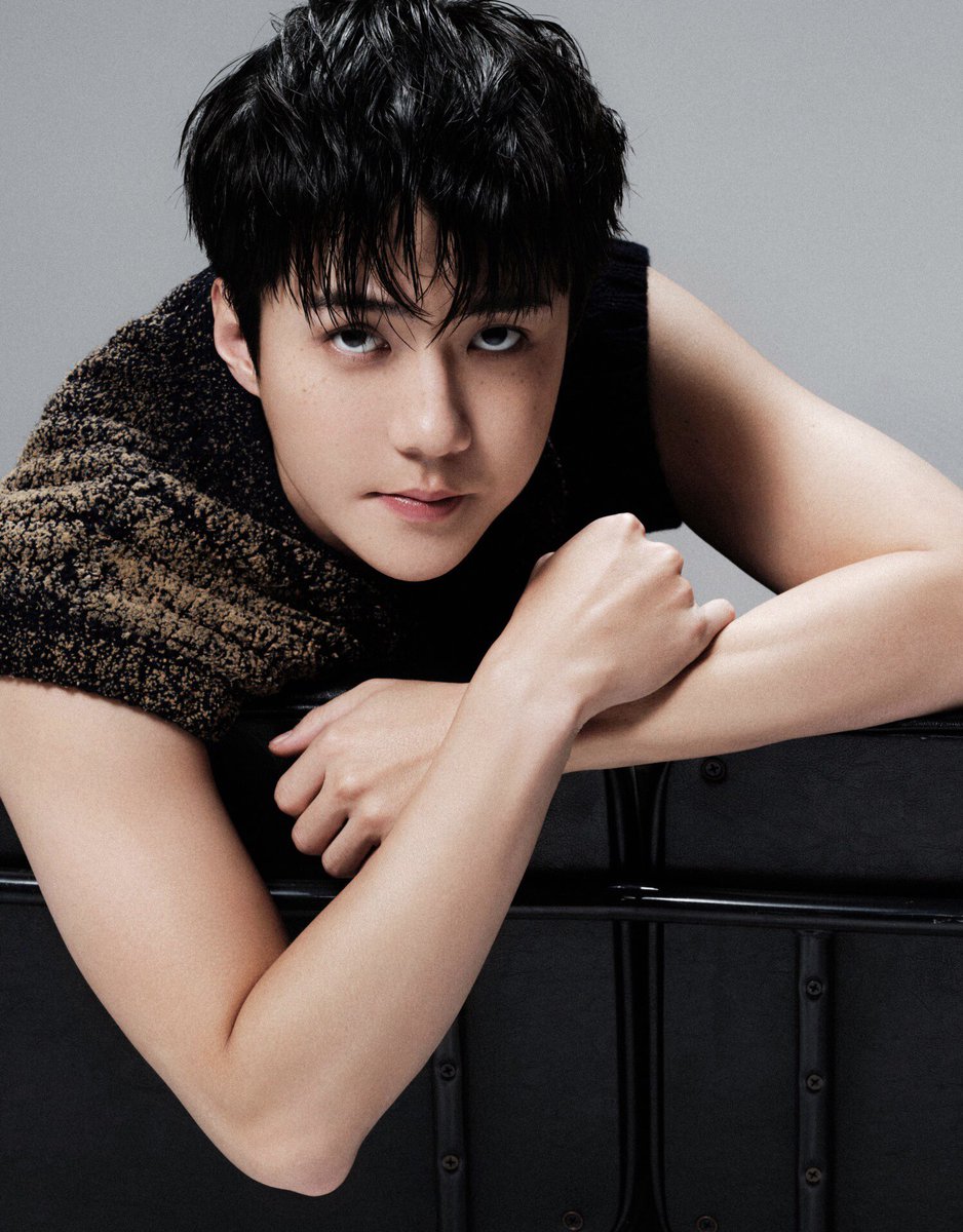 milkteus's tweet photo. sehun being the biggest loser trapped in a hot man’s body: a thread https://t.co/aGw9uPcUXo