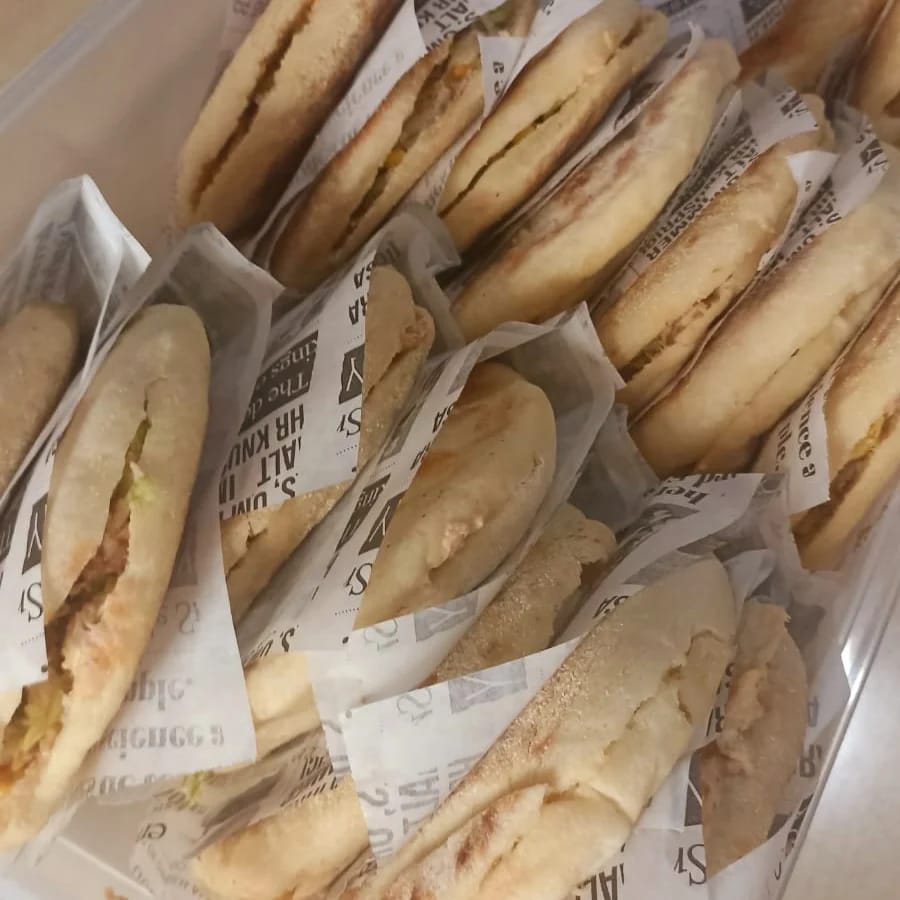 laportadelmon's tweet photo. Càtering amb esmorzar i dinar per l'Escola d'estiu d'antiracisme organitzada per @CatAntiracista i @FundacioSERGI ☺️ gràcies per la confiança i per la tasca imprescindible que feu! #cuinaambvalors #Banyoles #Girona https://t.co/vGFReC7REb