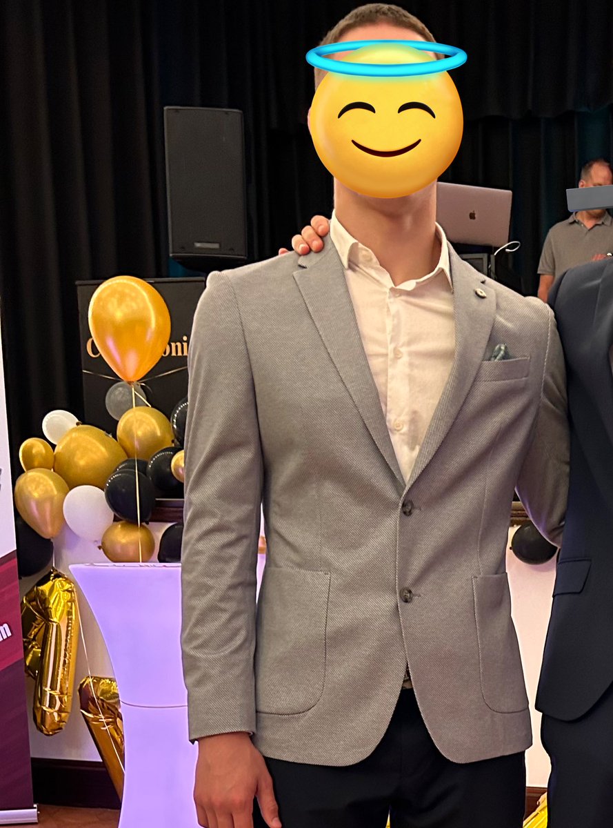 BasildonMr's tweet image. habe mein Abitur geschafft