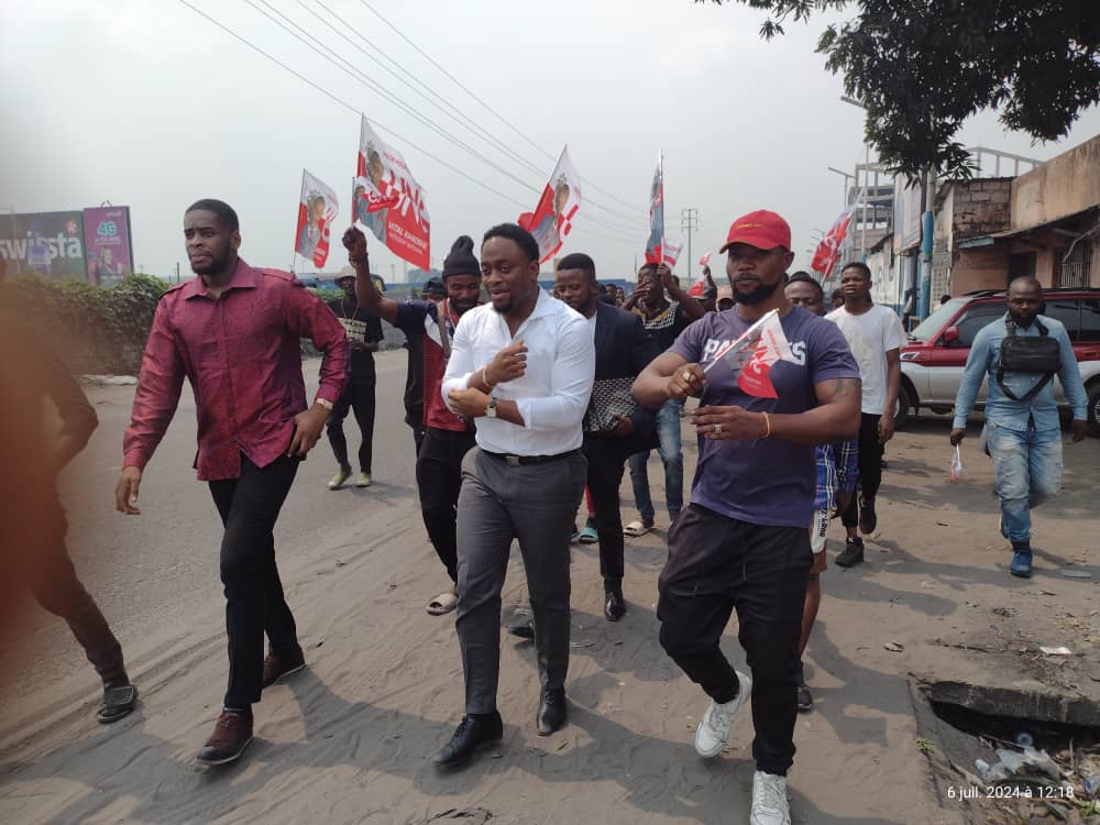 TKwete65911's tweet photo. #en_direct du siège de l'interfederal sur avenue enseignement, C/kasa vubu.
Arrivée des nouveaux membres pour l'adhésion à l'union pour la nation congolaise parti du président @VitalKamerhe1
@BillyKambale1
@Ombilingo01 https://t.co/nsp0SsyehM