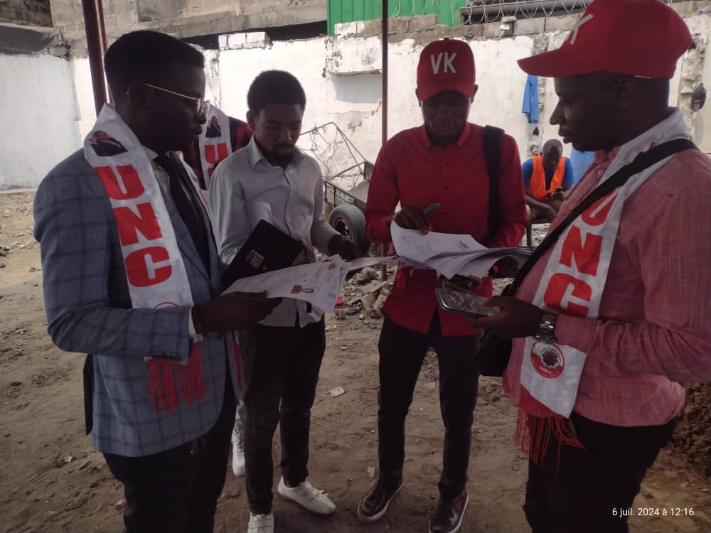 TKwete65911's tweet photo. #en_direct du siège de l'interfederal sur avenue enseignement, C/kasa vubu.
Arrivée des nouveaux membres pour l'adhésion à l'union pour la nation congolaise parti du président @VitalKamerhe1
@BillyKambale1
@Ombilingo01 https://t.co/nsp0SsyehM