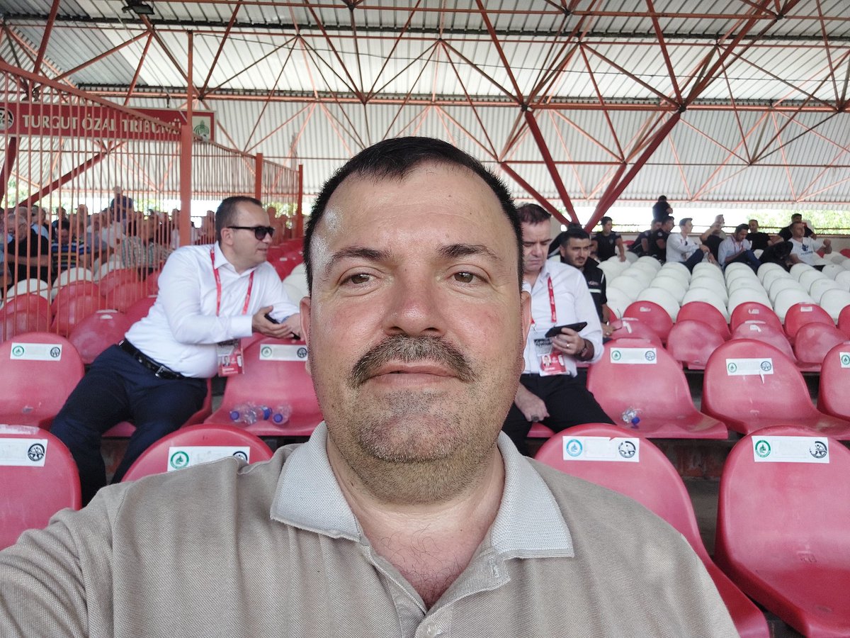 663. Kırkpınar Yağlı Pehlivan Güreşleri için tarihi Kırkpınar Ermeydanındayız. Tüm pehlivanlarımıza başarılar diliyorum. Antalya'lı Başpehlivanlarımizin  Altın Kemeri Antalya'mıza getireceğine olan  inancım ve güvenim tamdır. Buradan tüm dostlarımıza selamlar saygılar sunuyorum.