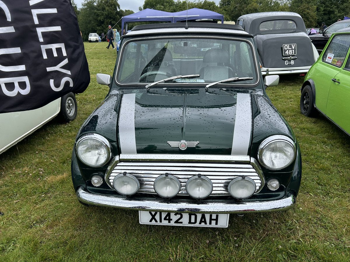 SybilRuscoe's tweet photo. Choosing myself a new motor at the #StowontheWold Motor Show! Great fun! Always wanted a green #TriumphStag or #MiniCopper or #Bentley ! Or the red one’s smart! #Cotswolds #cars #classiccars Top day Stow Motor Club. https://t.co/h24Q5LBgpd