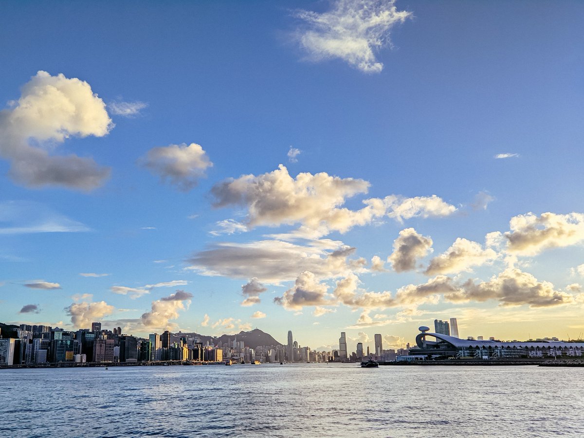 aby_lam's tweet photo. 暑い

#なつ #夏 #觀塘 #kwuntong #streetphotography #lightroommobile #asuszenfone8 #theclassicpresets #我真係好撚鍾意香港 https://t.co/bcW98T1Ikz