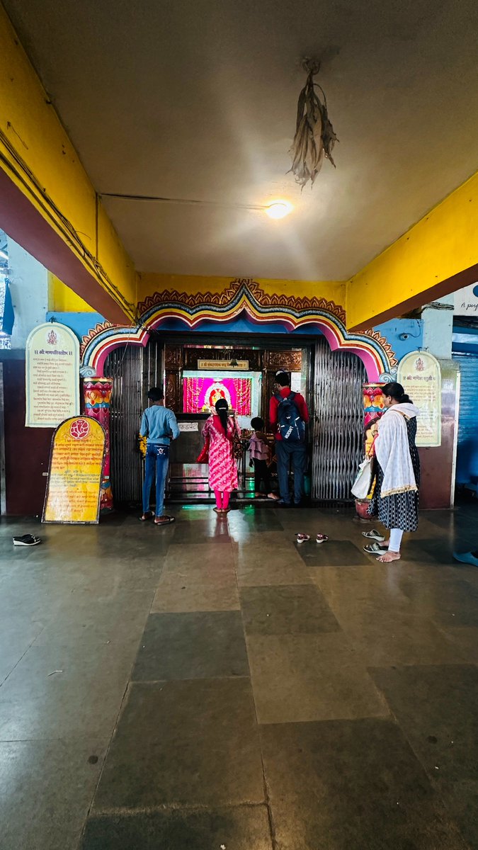 Gomantak_Times's tweet image. Instead of whiling your time away waiting for the next bus, why not look out for these stores at the KTCL bus stand?

#goa #KTCL #Panjim #busstand #thingstodoaroundPanjim 

READ MORE: gomantaktimes.com/ampstories/web…