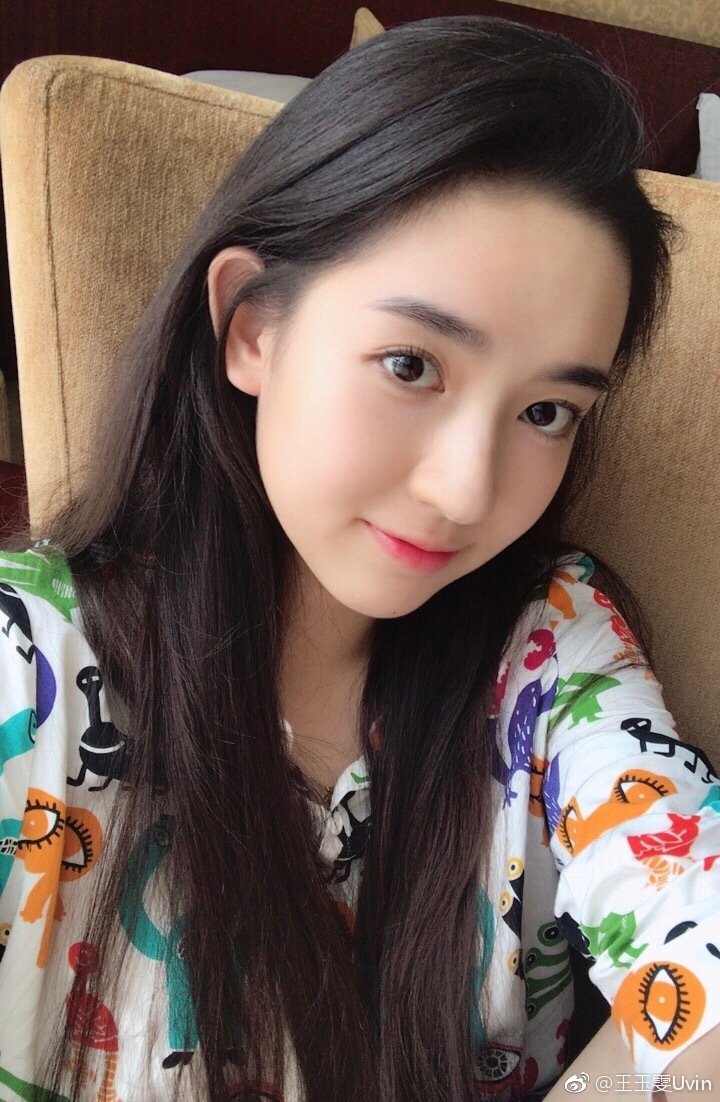 Antiqueclouds's tweet photo. #WangYuwen 7 years ago today
#MissingYuwen(36)
Live streaming is so difficult. How do you guys do it? 😭😭😭 There's really nothing 🤷🤷🤷(I failed to live stream 3 times in a row... I quickly took three selfies to atone for my sins... I'm sorry, maybe it's my IQ problem...😭😭😭 https://t.co/Z5VnOoE1Ti