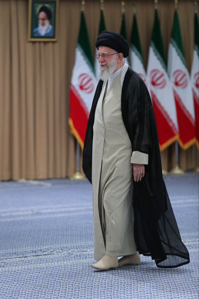 r_tashakoriiii's tweet image. الامام خامنئي:
 والحمد لله أن الشعب الإيراني تمكن بإرادته وتوفيقه من إجراء انتخابات حرة بأغلبية الشعب بعد فقدان الرئيس الشهيد.

#عالقهوه_مع_فايق
#iranelection
