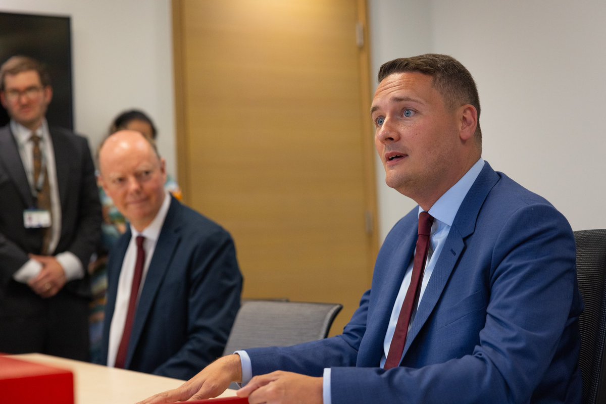 📸 In pictures: @WesStreeting’s first day in office.

Yesterday, we welcomed our new Secretary of State for Health and Social Care as he begins work to fix the broken NHS and ensure it is fit for the future.
