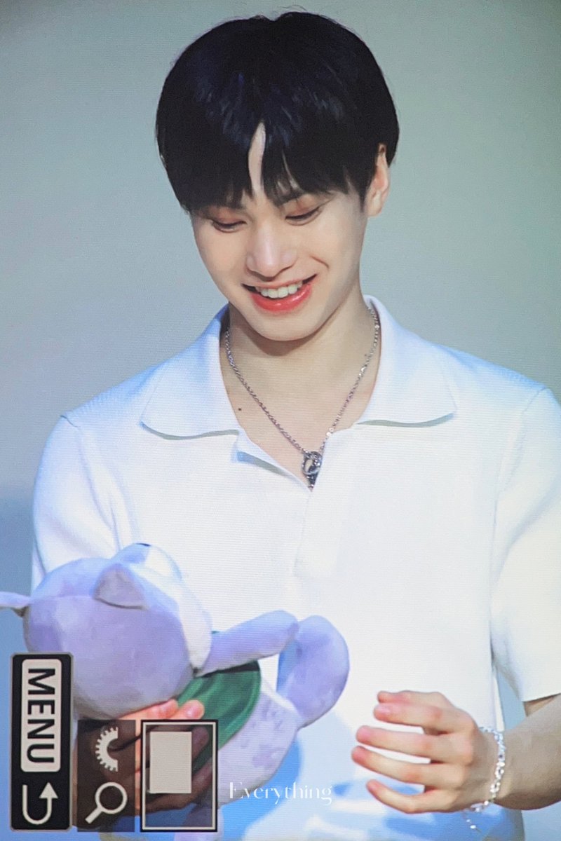 240706 수고해따요 🐺🤍

#라키 #ROCKY <a href="/p_rockyent/">ROCKY</a>