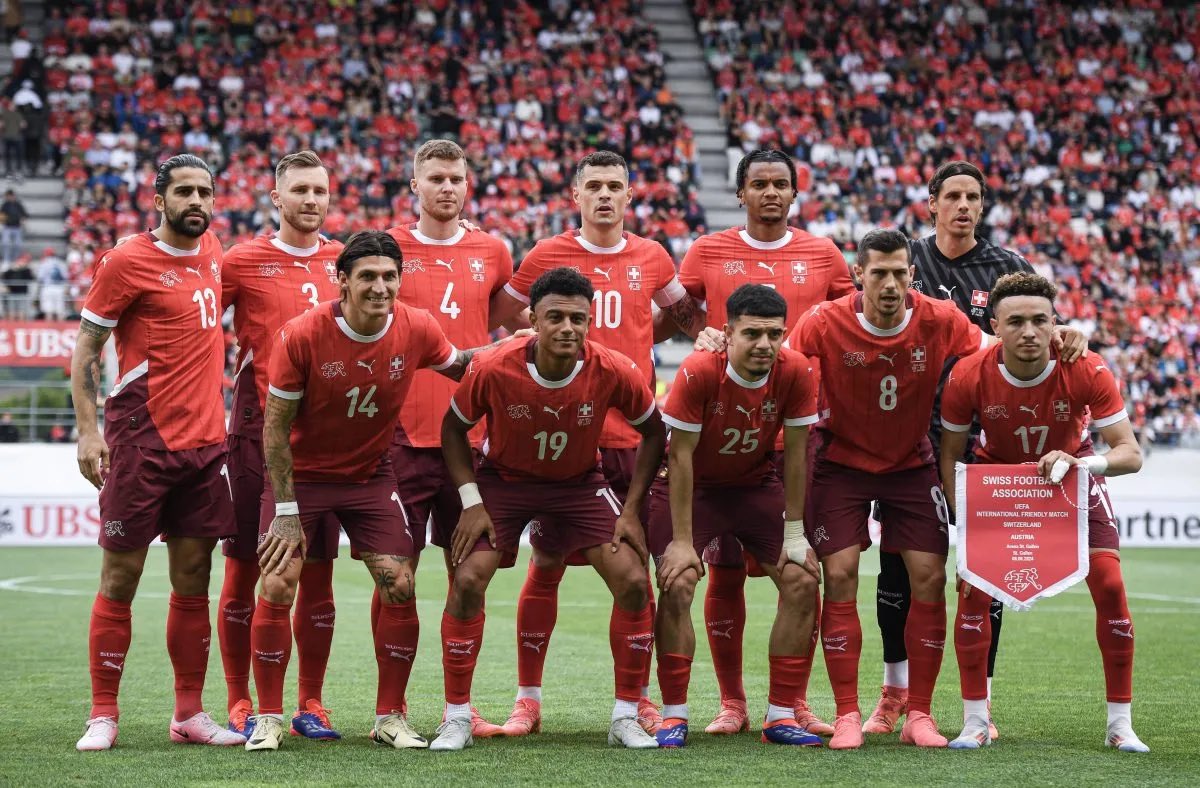 Österreich raus. 🙂‍↕️ ❌
Deutschland raus 🙂‍↔️ ❌
Jetzt drücke ich meinen 🇨🇭-Alpenbrüdern ganz fest die Daumen! 🤝
Forza Nati 🫶🏻🇨🇭
#EURo2024