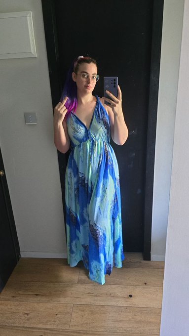 write compliments now 👇🏻 https://t.co/qniQE0EaDX