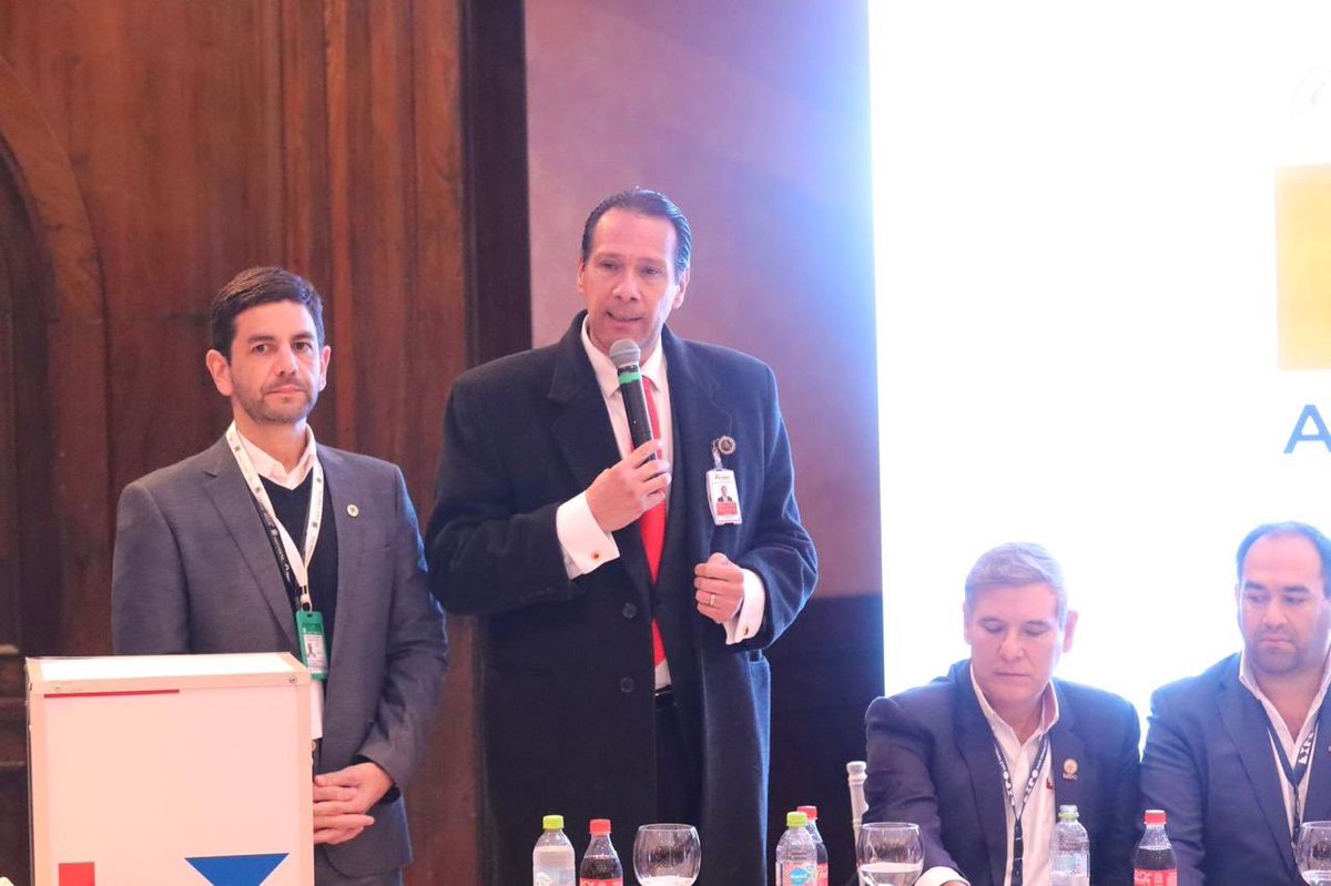 ebypy's tweet photo. #RuedaDePrensaExpo2024MRA Estamos en el predio ferial de la ARP donde desde hoy se habilita la gran feria del trabajo y el progreso. José Luis Rodríguez Tornaco y Eduardo Bado, en representación de las binacionales ITAIPU y YACYRETA, presentaron a los medios de prensa lo que será el Stand de la Energía, que está ambientada con la colaboración especial del afamado artista paraguayo Koki Ruiz y ofrece variados atractivos al público.