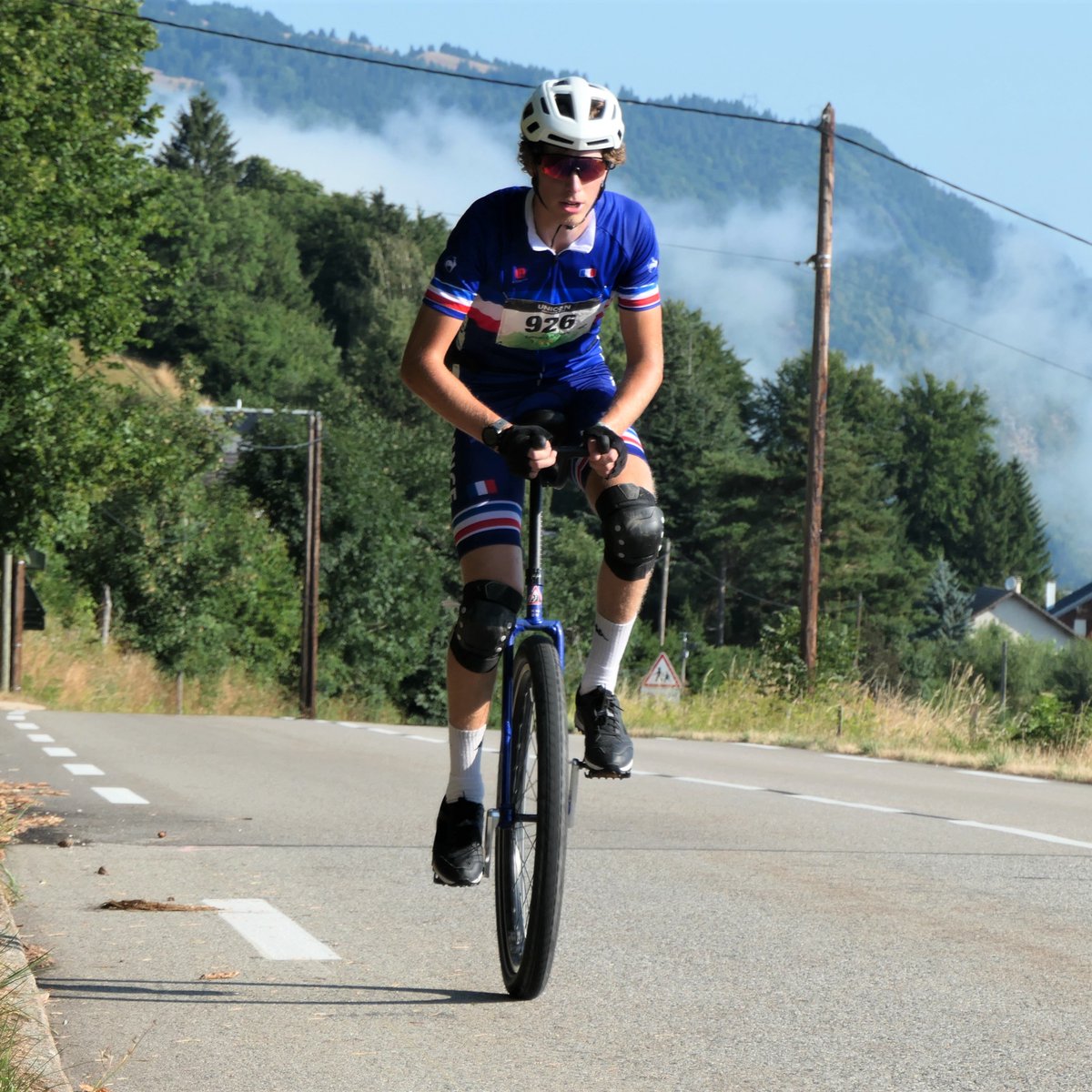 Dernier kilomètre de l'épreuve de course de côte... 3 français dans les 4 premiers (Championnat du monde de monocycle, Grenoble-France) #monocycle #unicycle #Année2022 #einrad #monociclo #isère #alpes #sport #Grenoble #competition #unicon20