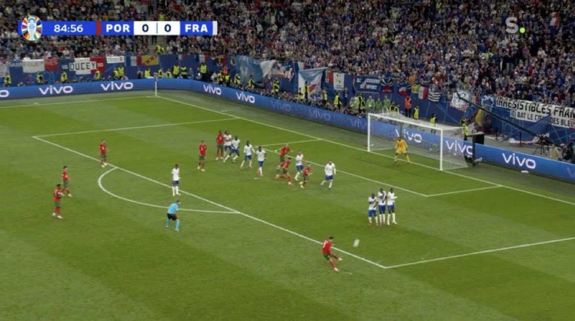 Dom ställde alltså fram Kante, och ändå lägger han den rätt på muren.