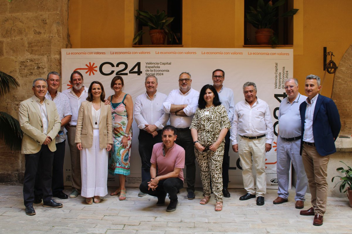 Miquel_R_C's tweet photo. Happy #CoopsDay from València #VLC24CapitalEconomíaSocial! With @ArielGuarco amb @concoval, the Cooperative School also ready to build a #BetterFutureForAll @LA_UCEV @icacoop https://t.co/wQf2btbu8r