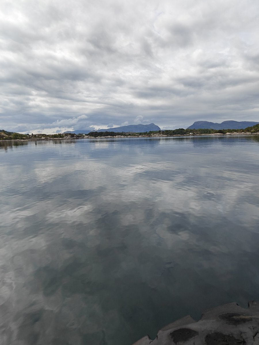 AtleM's tweet image. Siste sjarmøretappen før man kan senke skuldrene og nyte livet i øyriket 😍 deilig temperatur og blikkstille 😎