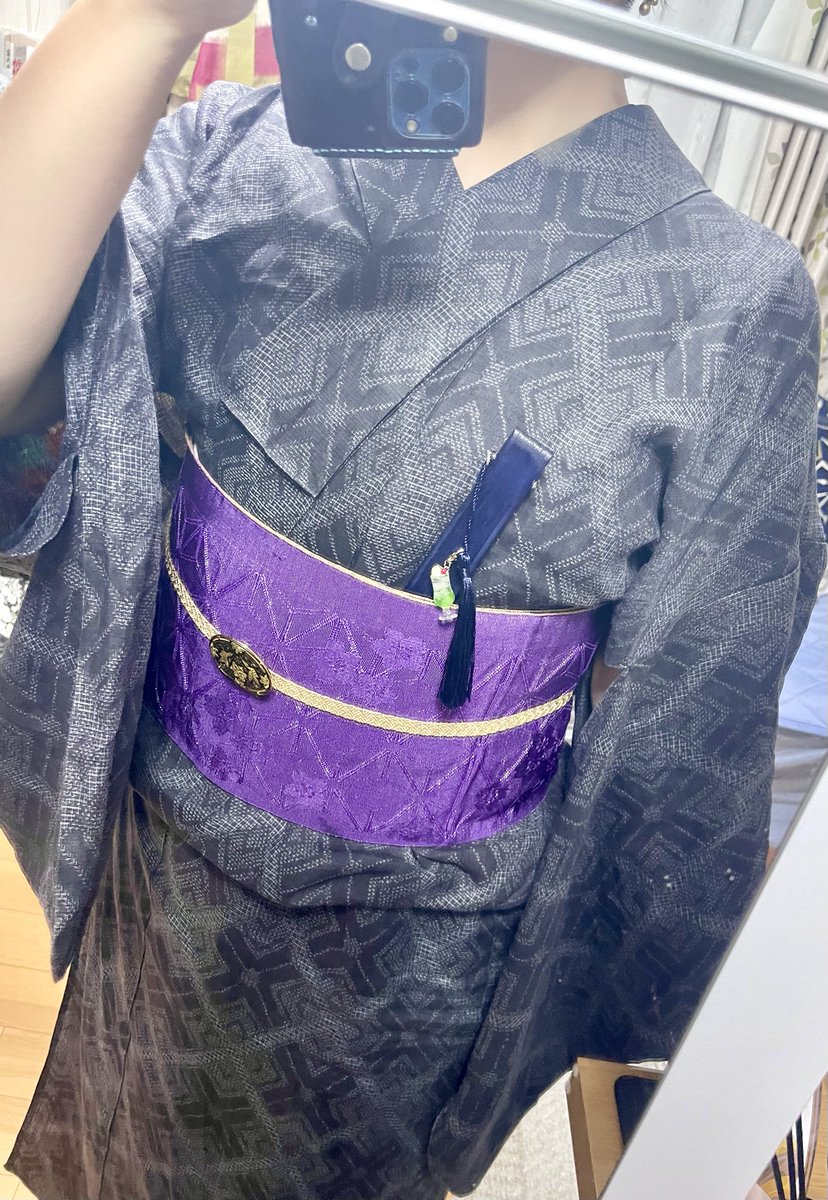 「今日のやつ 一番涼しくて気に入ってる夏着物が…帰り道で破れた… 後ろの裾が膝裏ま」|鶴村いちるのイラスト