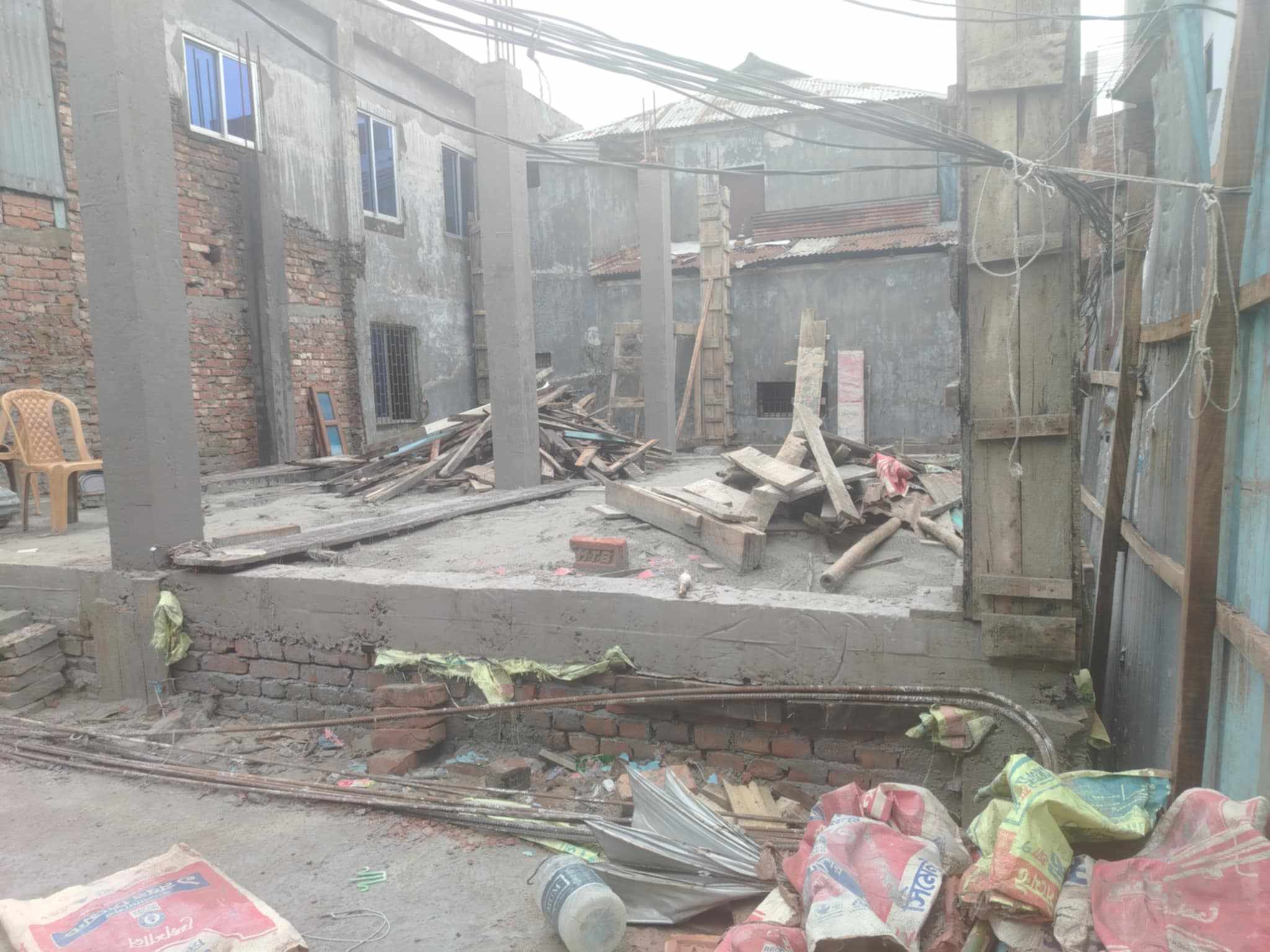 আমতলীতে প্রশাসনকে বৃদ্ধাঙ্গুলি দেখিয়ে সরকারি জমি দখল