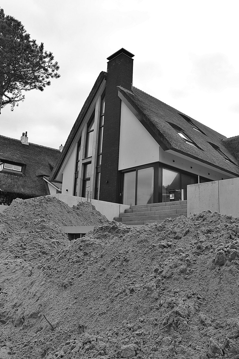 JefKPhotography's tweet image. A black and white photo of a large house which is being build.

#largehouse #largehouses #house #houses #photography #photograph #photographs #photo #photos #picture #pictures #image #blackandwhite #blackandwhitephotography #blackandwhitephotos #blackandwhitepictures