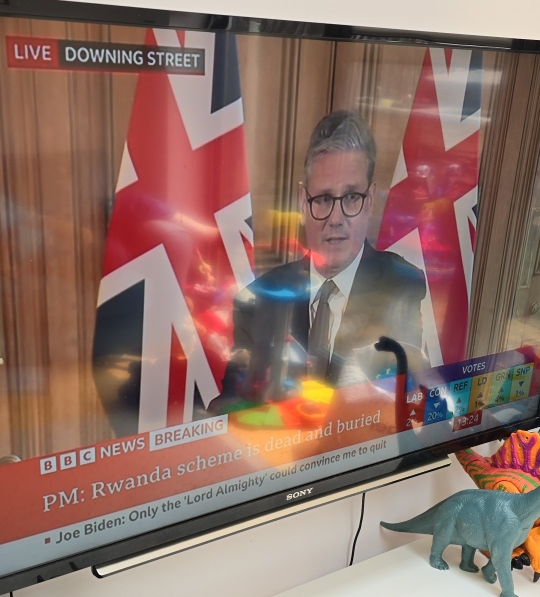 I've watched lots of Keir Starmer... this press conference is the best I've ever seen him. Seamlessly transformed into the Prime Minister. And a very very good one at that.