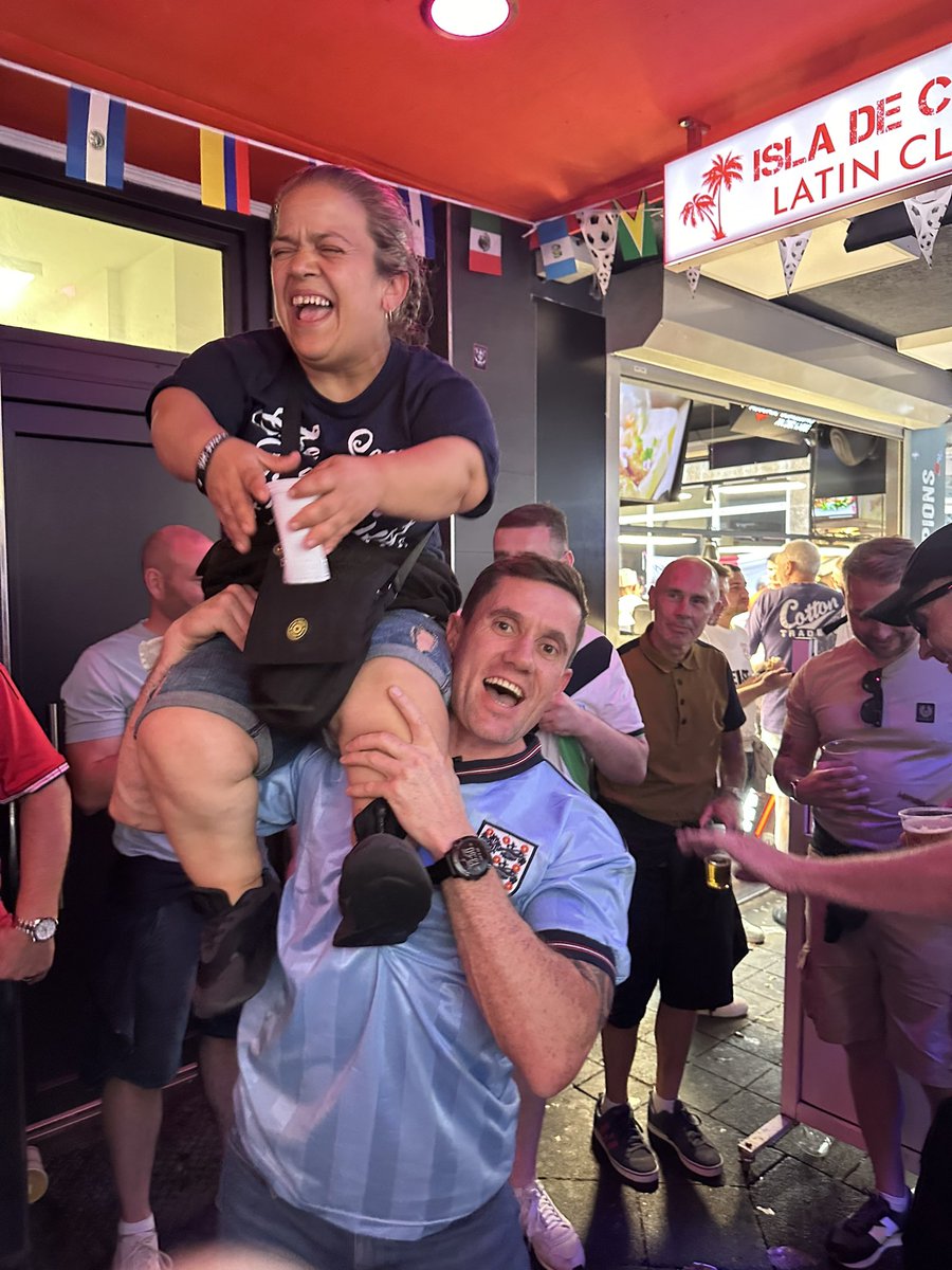 Dusseldwarf 🏴󠁧󠁢󠁥󠁮󠁧󠁿 #lufc