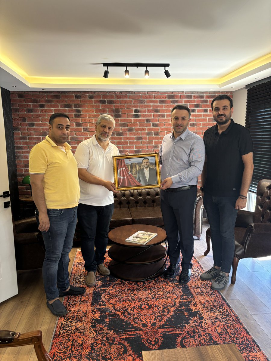 ferhatdag23's tweet photo. Hemşehrilerim, Elazığ'ın değerli eğitimcileri Eralp Sarıkamış, Serhat Gülnaroğlu ve Abdullah Gündüz’e nazik ziyaretleri ve kıymetli hediyeleri için teşekkür ederim. https://t.co/dL0DecFJN2