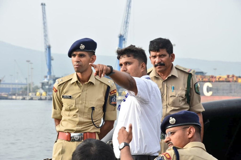 vptIndia's tweet photo. As a part of Bharat Darshan, 28 numbers of Trainee IPS Officers have visited the Visakhapatnam Port Authority today.  VPA officials have briefed the trainee Officers on the Operations and facilities in VPA.
@PIB_ShipMin https://t.co/pl8RwHLEP5