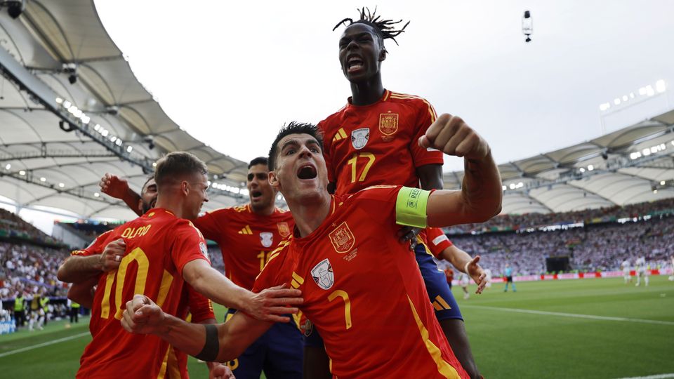 Zum Schluss. Spanien schoss zwei Tore und Deutschland eines. Deutschland hatte mehr als 100 Minuten! um Tore zu schießen! Derjenige, der die meisten Tore geschossen hat, hat gewonnen. Der Rest ist einfach Heulen. #ESPGER