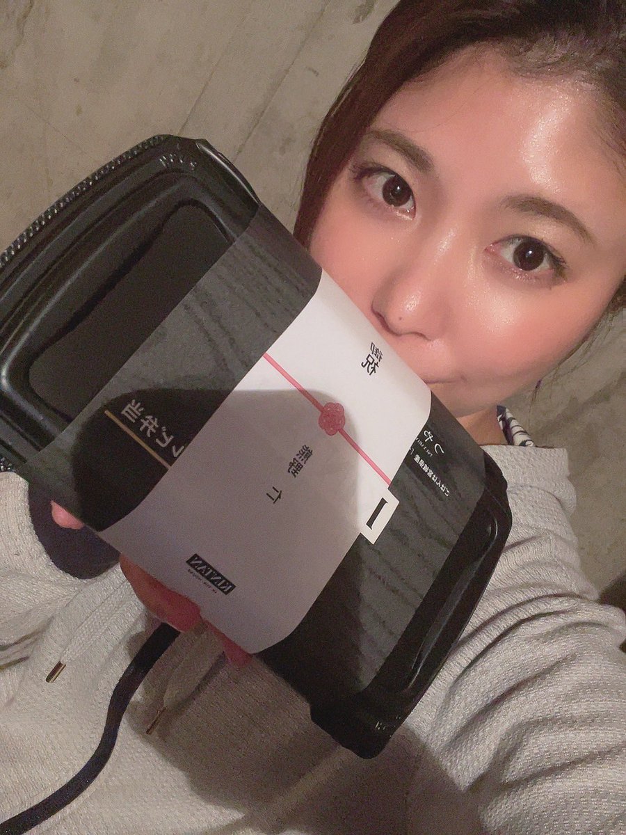 本日も #プレタイ 
ご来場くださりありがとうございました。
ゲリラ豪雨に見舞われましたが
皆さま大丈夫でしたでしょうか？
風邪などひかれませんように。

座長の熊野さんからお弁当の差し入れが🥺
役者として人として尊敬するとこばかりで
たくさん学ばせていただいてます。
ありがとうございます。