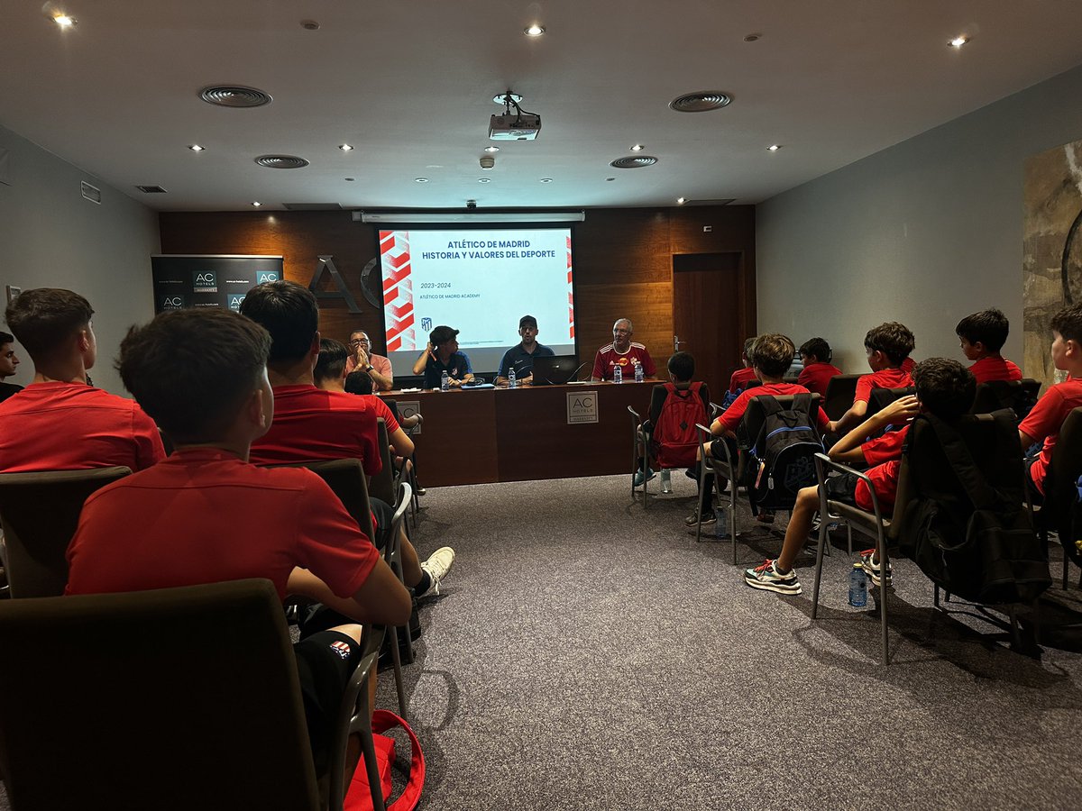 ⚽️𝑪𝑨𝑴𝑷𝑼𝑺 𝑨𝑪𝑨𝑫𝑬𝑴𝑰𝑨 𝑨𝑻𝑳𝑬𝑻𝑰𝑪𝑶 𝑫𝑬 𝑴𝑨𝑫𝑹𝑰𝑫 - 𝐂𝐏 𝐃𝐎𝐍 𝐁𝐎𝐒𝐂𝐎

📸Os dejamos con algunas imágenes de la semana tan maravillosa que han disfrutado los participantes al campus.

🙏Gracias a las familias y a los patrocinadores por confiar en este evento.