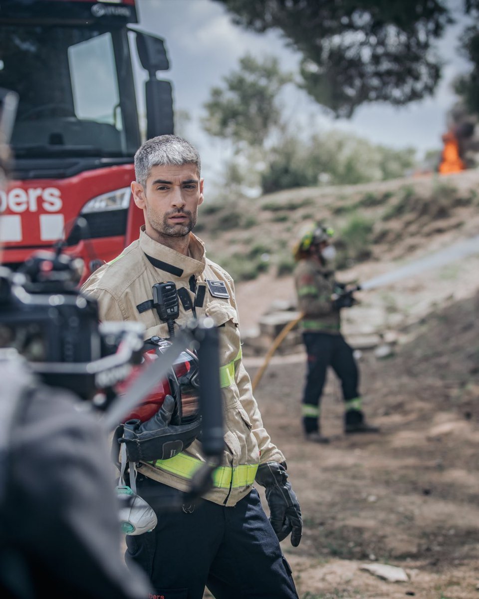 interiorcat's tweet photo. 👩🏽‍🚒 Així ha participat el Cos de @bomberscat al rodatge de la campanya “Un país, un clam: #FocOff!”.

🗣️ 🔥 Evitar els incendis és cosa de tots. Extremem les precaucions. Si veus foc o una columna de fum, truca al 112. https://t.co/Gjrt10dZ0E