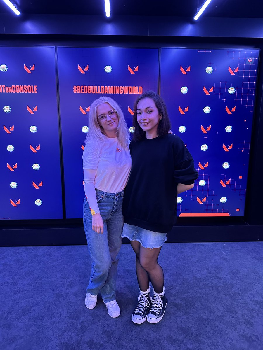 xoxo_suni_'s tweet photo. we are ready for you ๐ฅฐ
what an honor to meet @mimimimichaela ๐ฅน
thank you @RedBullCH #VALORANTonCONSOLE #RedBullGamingWorld https://t.co/4htaDsIBZt