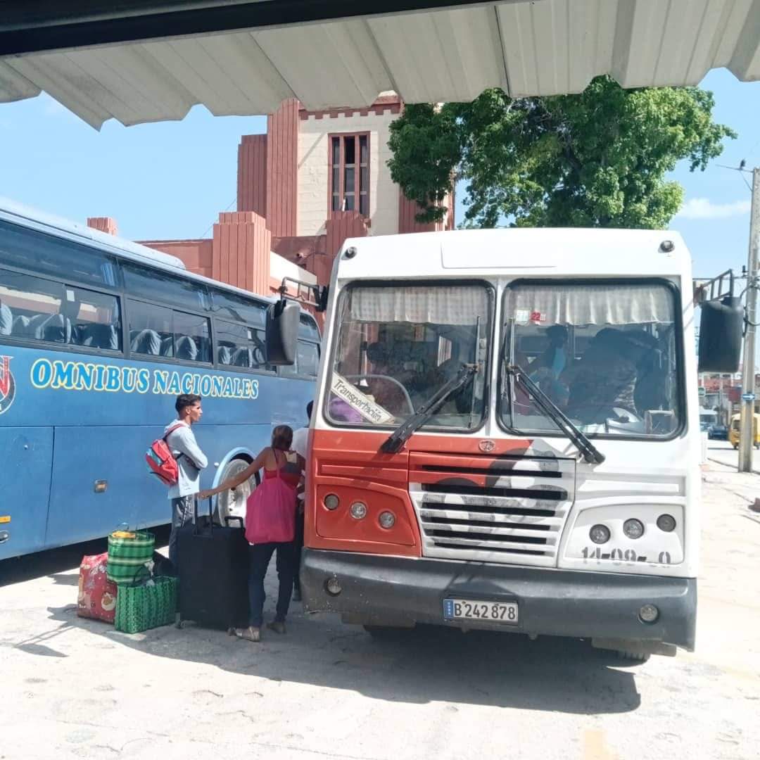 Tren Universitario Guantánamo - Santiago de Cuba. Soluciones (Parte II)

Desde finales de mayo teníamos pendiente la segunda parte del texto sobre el intercambio con estudiantes y autoridades en relación al tren universitario Santiago de Cuba - Guntánamo...

#Cuba #Ferrocarril