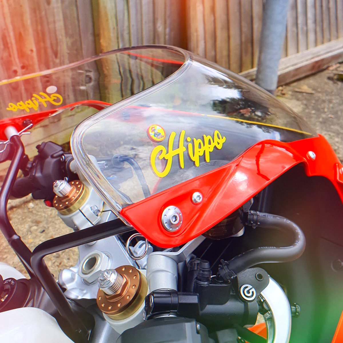 Hippo_Drones's tweet image. So new Pyramid tailtidy fitted &amp;amp; some cheap paddock stand bobbins too. Also a bit of nostalgia with the #DELTABOX decal &amp;amp; some branding of my own to my
@YMUKofficial XSR900 GP🙂👍