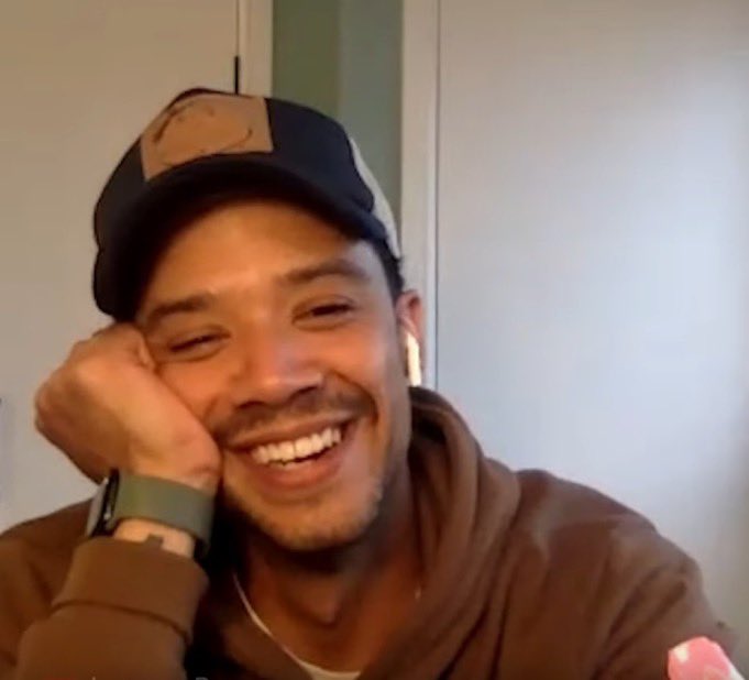 leiselbt's tweet image. Idk if its cos i missed his cute ass but he looked SO pretty this interview