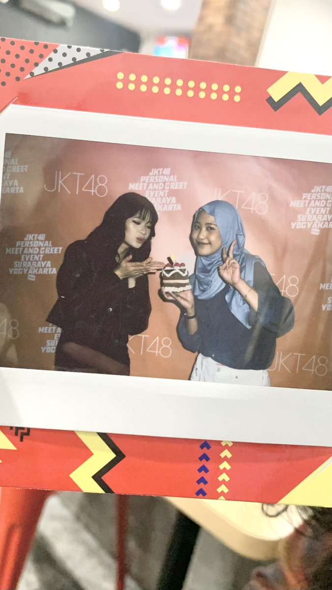 atitakatta's tweet photo. thank you for today! 😙 
ternyata tinggi kita sama wkwk @S_FloraJKT48 https://t.co/casG7UZvXI