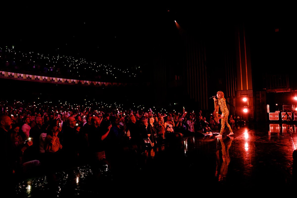 There are a few tickets left for my shows in Coventry and Leeds this weekend, grab em here if you wanna have a good time !

palomafaith.com/live/