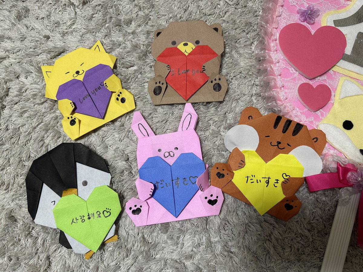 9900_ys's tweet photo. かわいいコたちができた！！
折り紙でトゥバちゃんたち(動物ver)作ったらすごくかわいくできた🤍
ライブに連れてくぞーーーーー！！
スビンちゃんのウサギ作るのが1番むずかった笑 https://t.co/v6dvCWh6L5