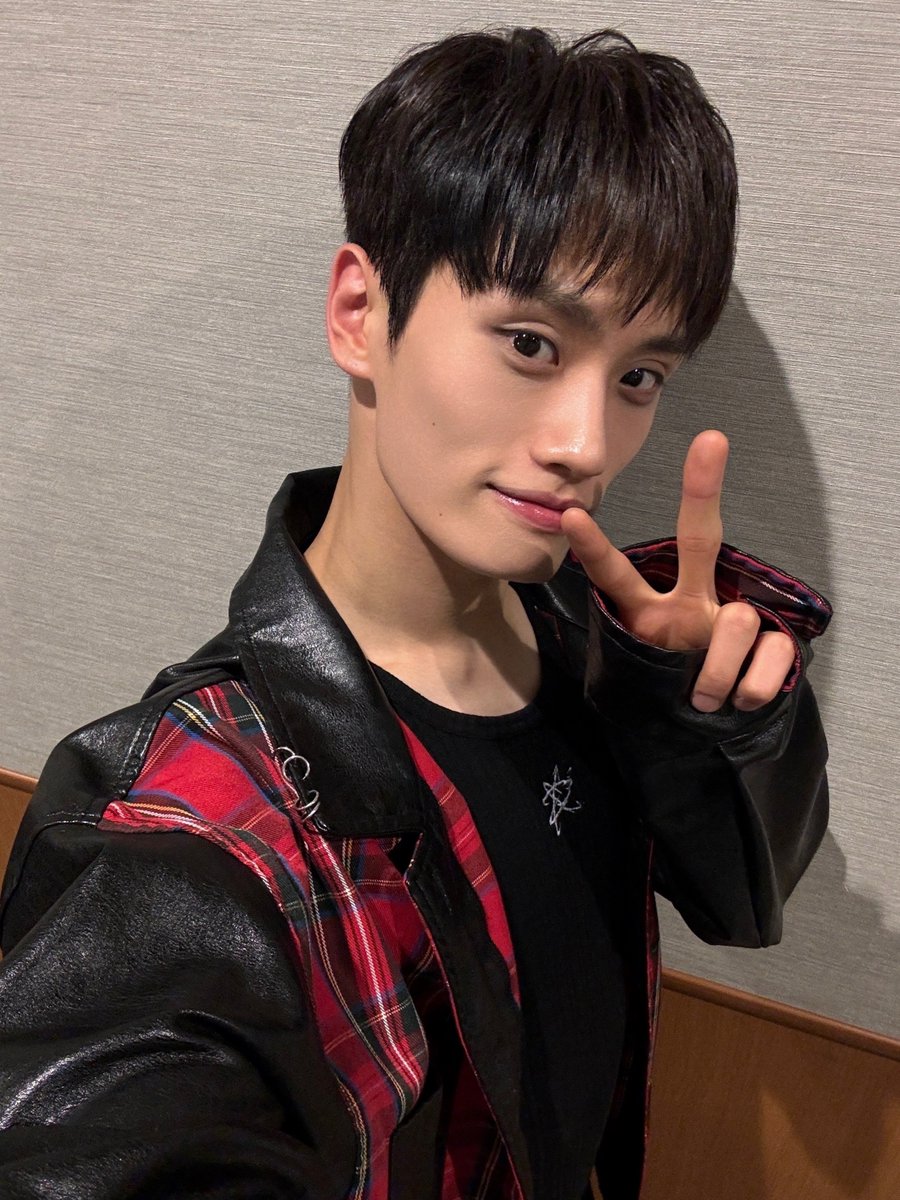 TIOT_NOW's tweet photo. [#준현]
2024 일본 첫 콘서트 잊지 못할 추억입니다
오늘 사용할 에너지 풀로 사용 완료.....🪫

#금준현 #KUMJUNHYEON
#TIOT #티아이오티 https://t.co/vLeVcE72SC