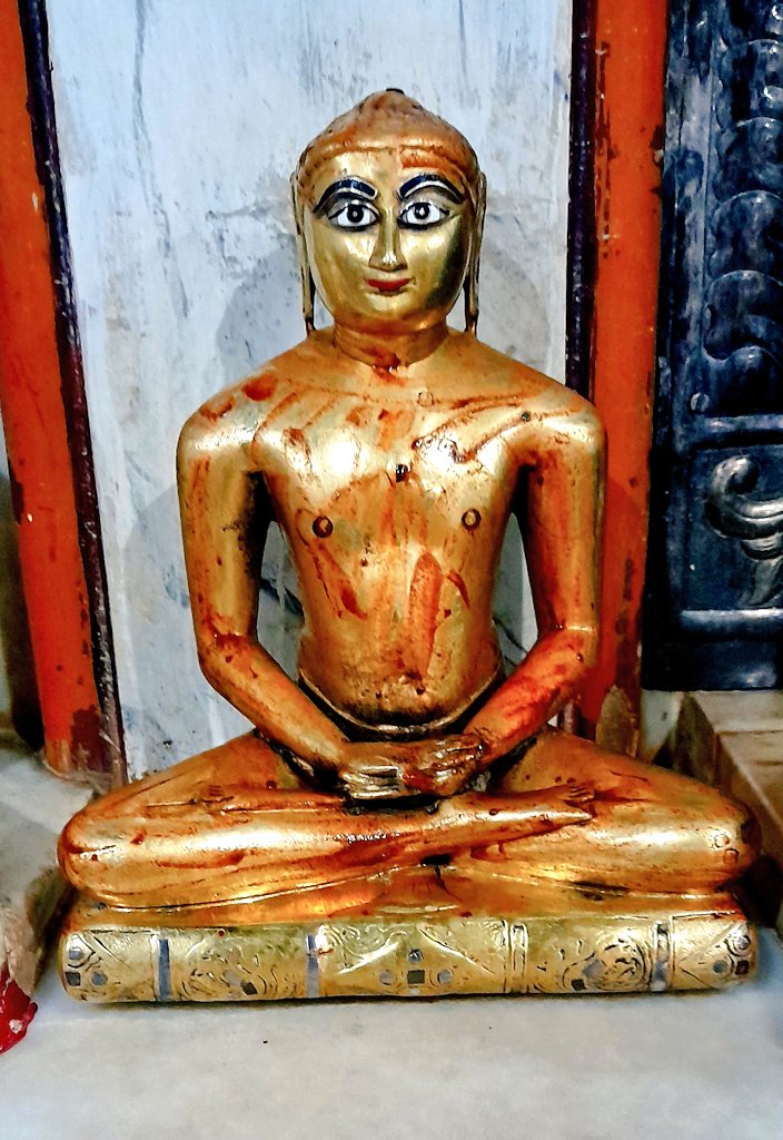 bhushanvshah's tweet photo. देव, देवी, नर, नारी के द्वारा चंदन विलेपन का वर्णन :
आतम गुण वासनभणी, चंदन पूजा सार ।
जेम मघवा अपछर करे, तेम करीए नर नार ।।
(पंडित वीरविजय महाराजा विरचित अष्टप्रकारी पूजा) https://t.co/0gEFD8emmi
